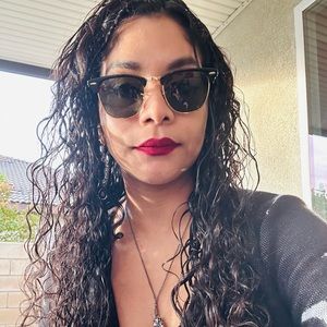 Meet your Posher, Cristina